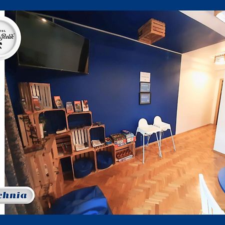 Hostel Mlotek I Perlik Tarnowskie Gory Bagian luar foto