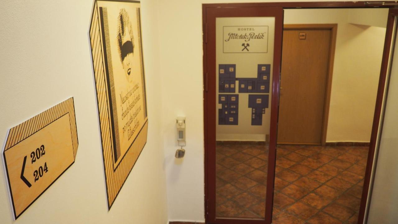 Hostel Mlotek I Perlik Tarnowskie Gory Bagian luar foto