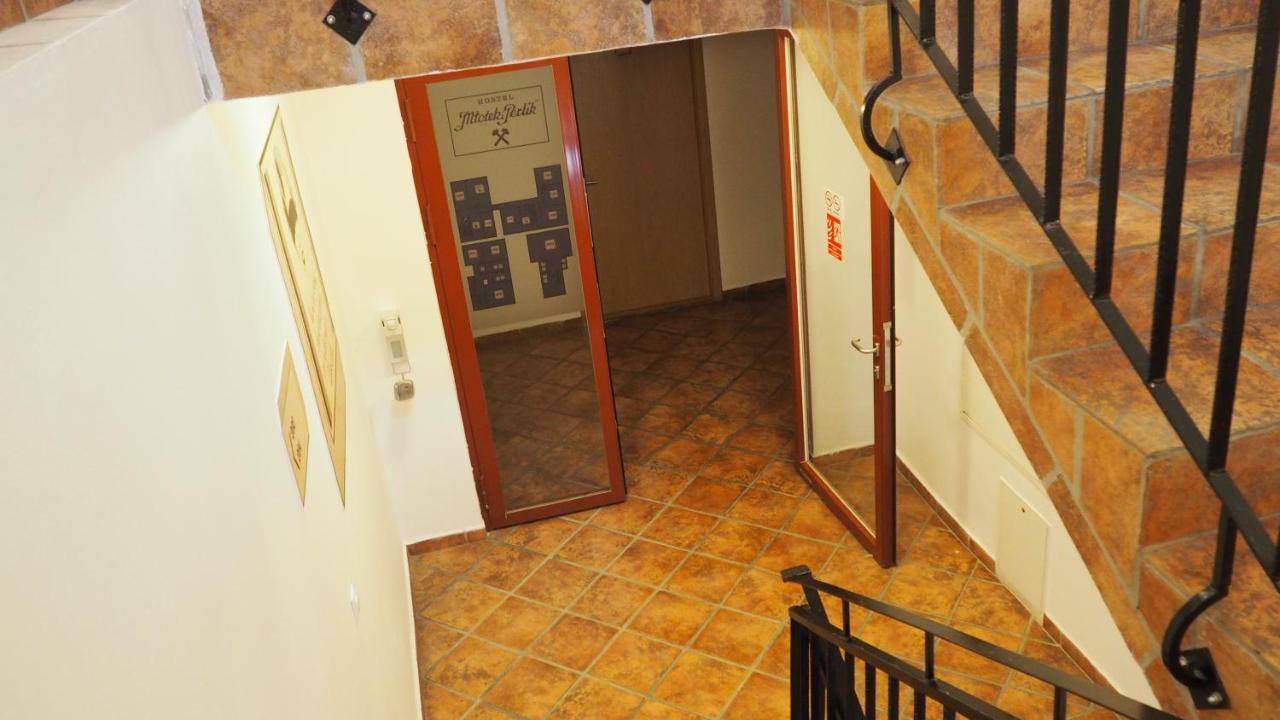 Hostel Mlotek I Perlik Tarnowskie Gory Bagian luar foto