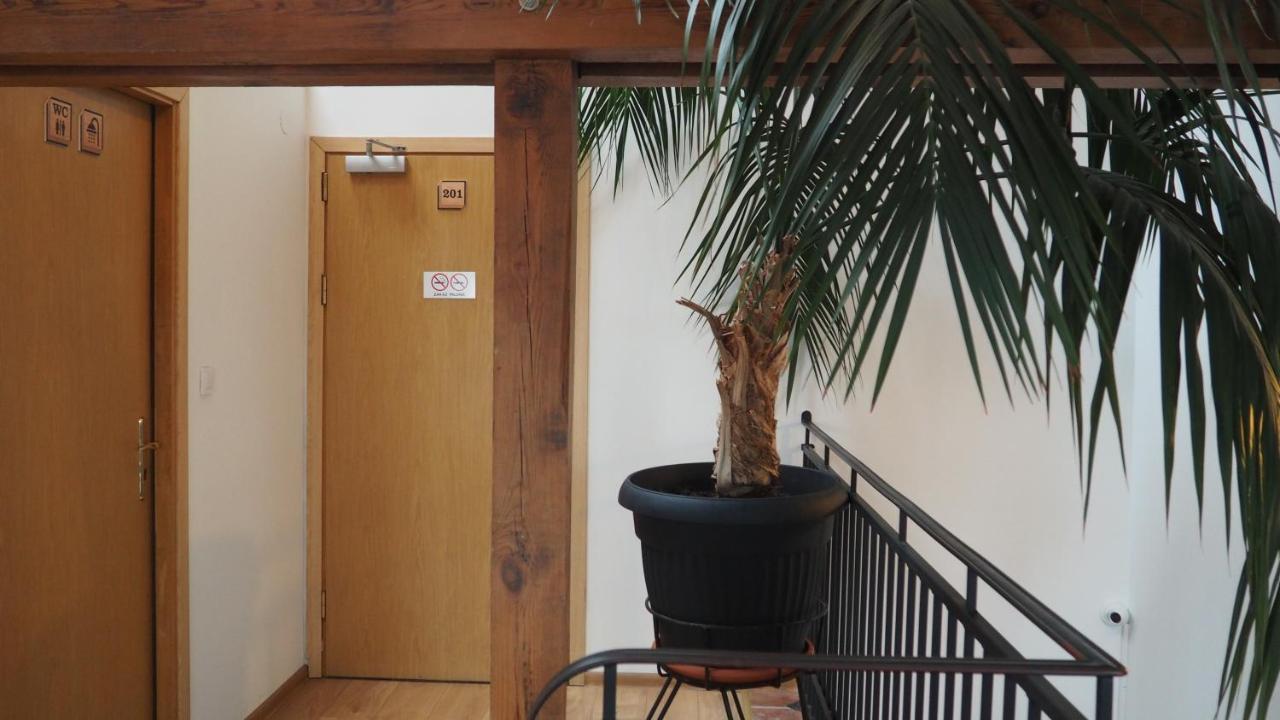 Hostel Mlotek I Perlik Tarnowskie Gory Bagian luar foto