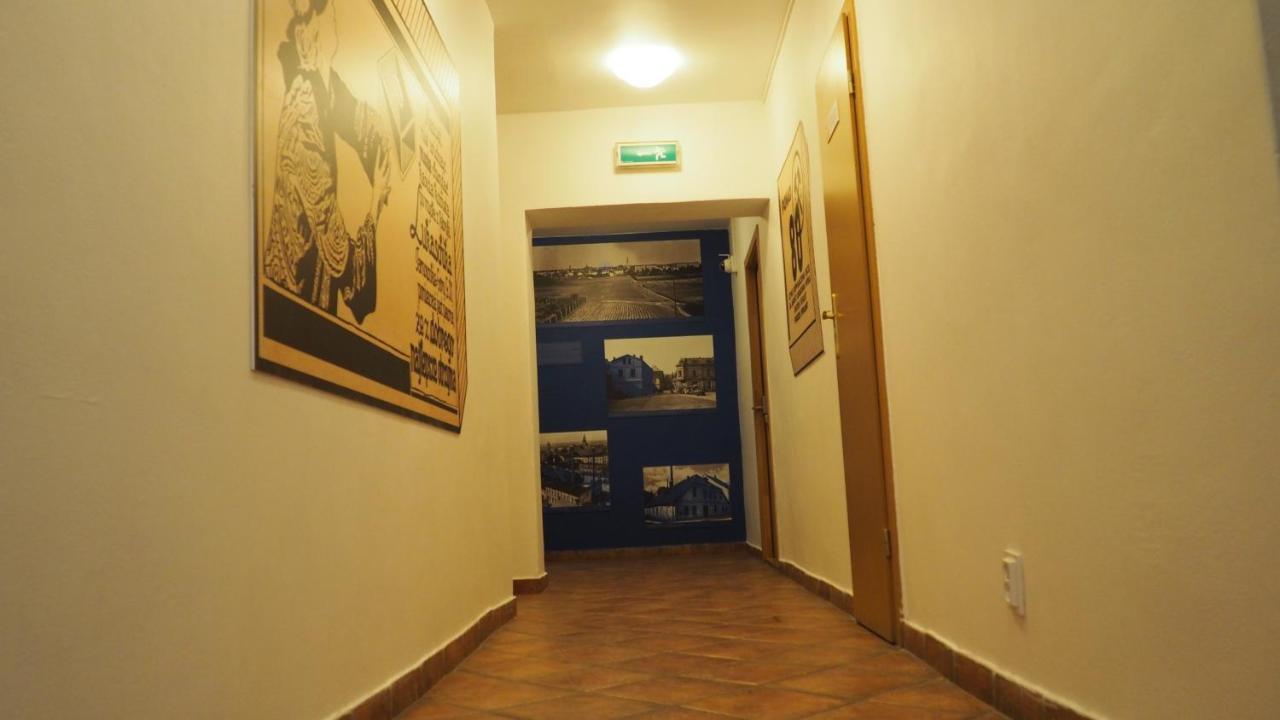 Hostel Mlotek I Perlik Tarnowskie Gory Bagian luar foto