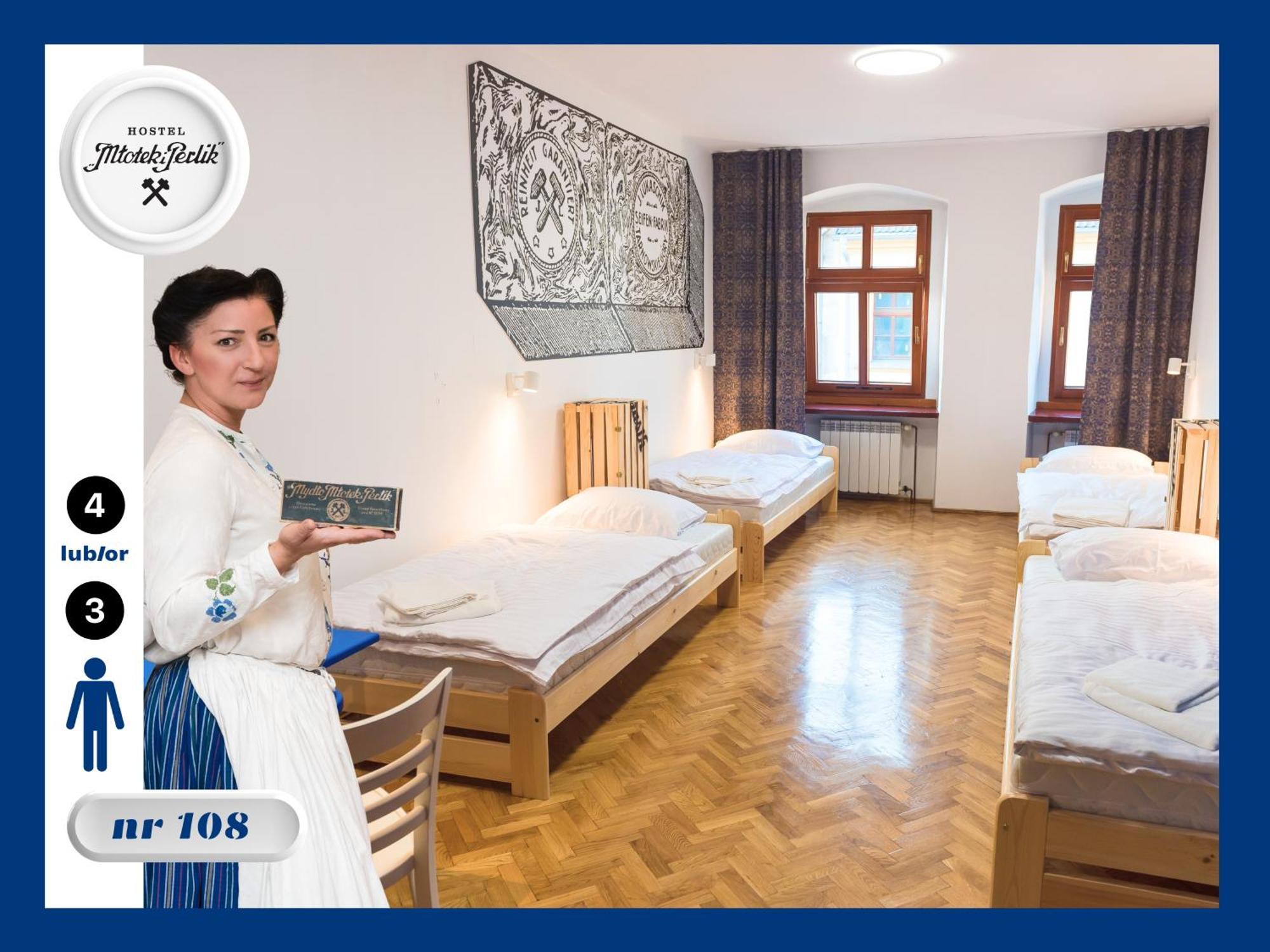 Hostel Mlotek I Perlik Tarnowskie Gory Bagian luar foto