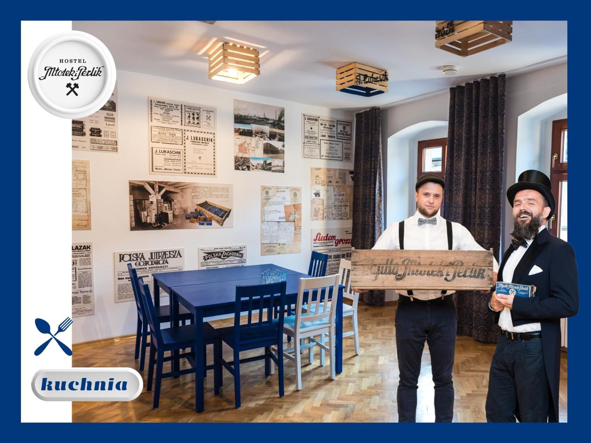Hostel Mlotek I Perlik Tarnowskie Gory Bagian luar foto
